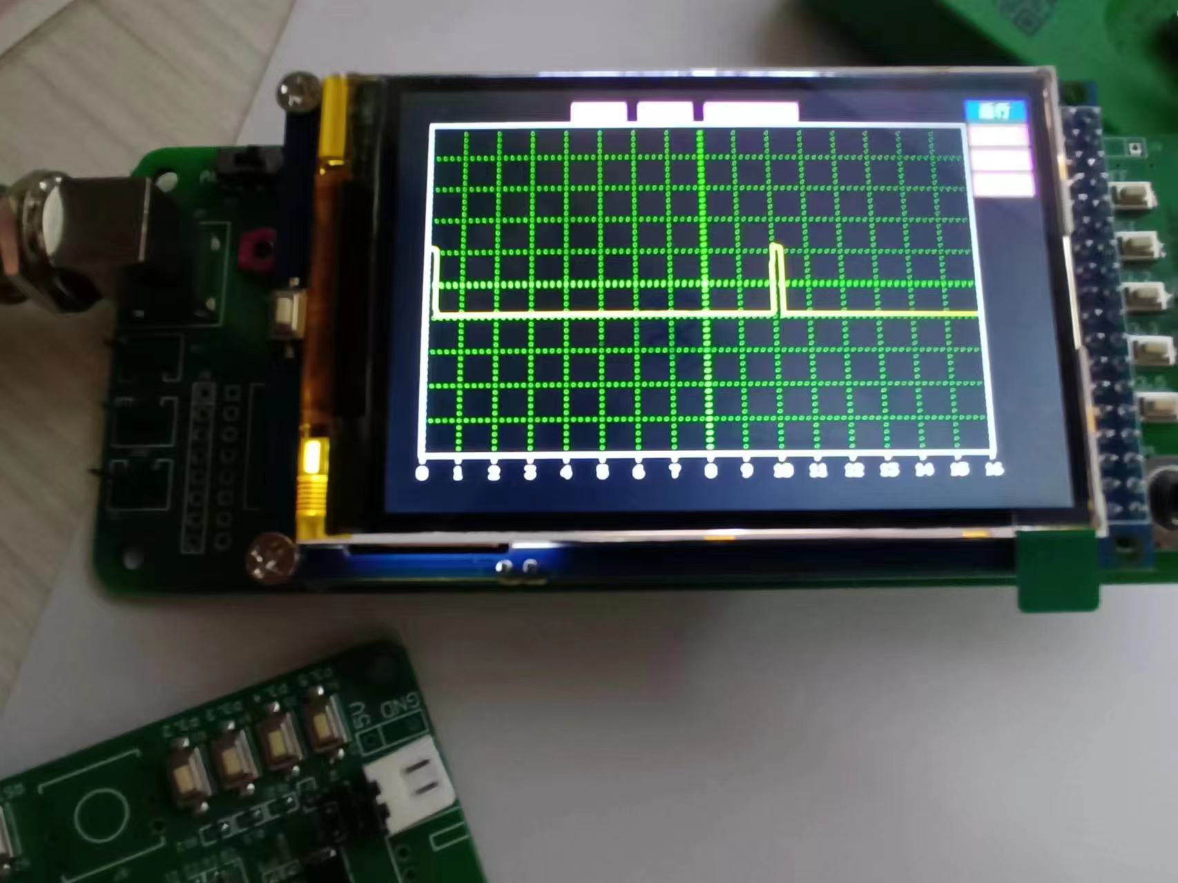 采样周期100us,2.5v,以上频率为1000HZ，