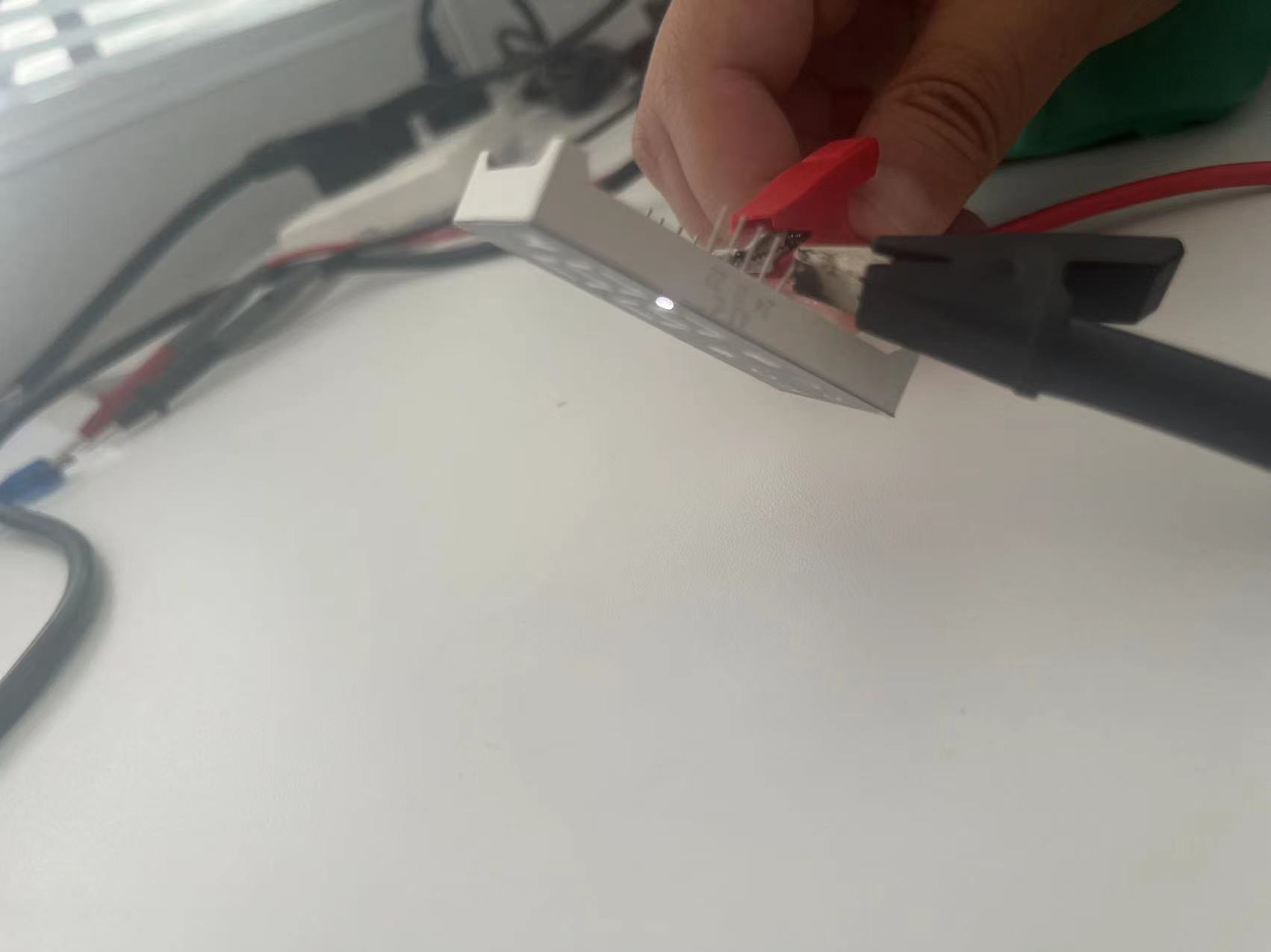 正向导通，能看到亮了